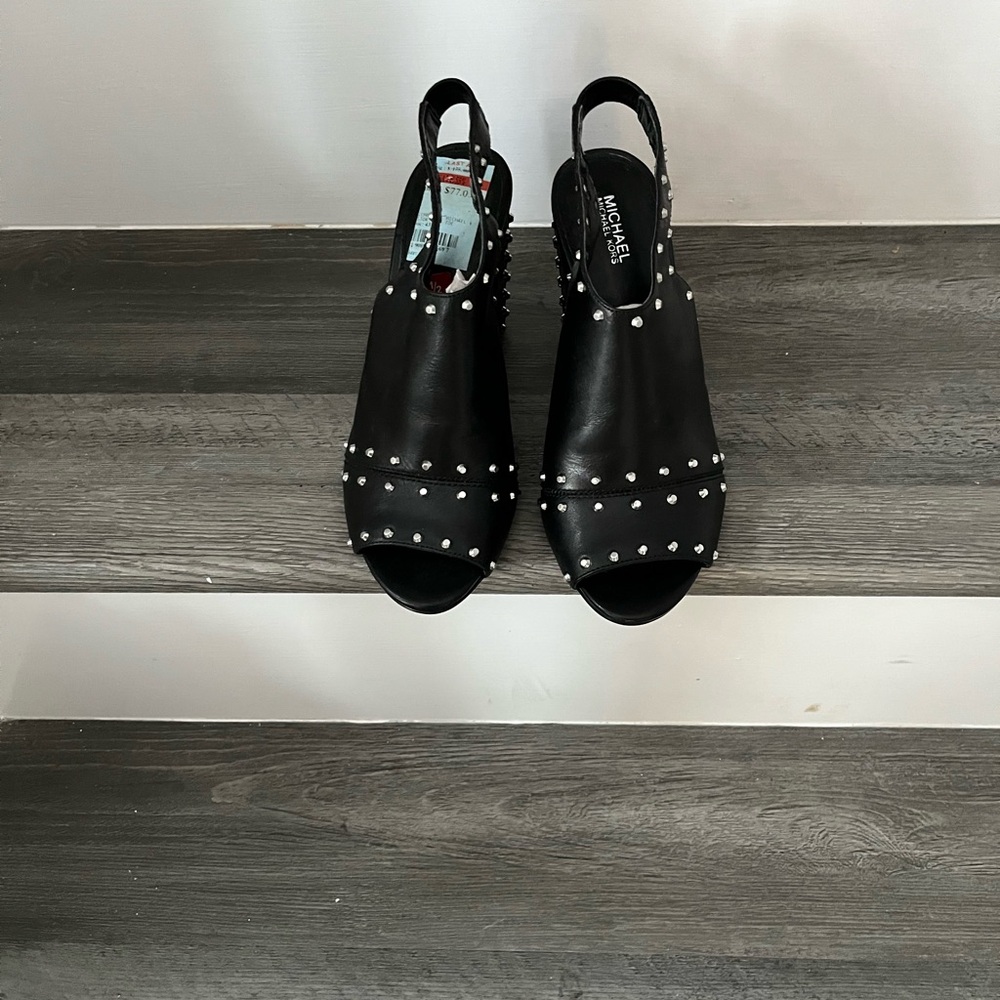 Gorgeous Michael Kors studded open toe sling back sandals - Picture 2 of 6